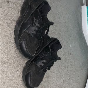 Black nike huaraches